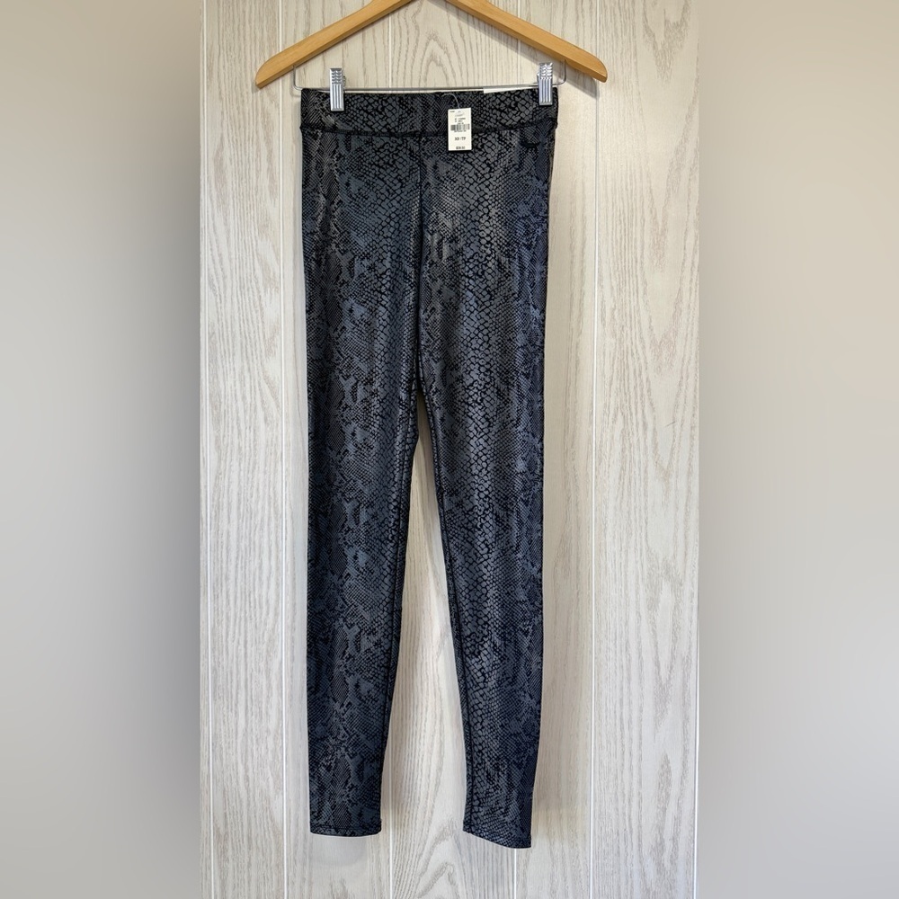 PINK Victorias Secret Snake Print Metallic Leggings Size XS NWT